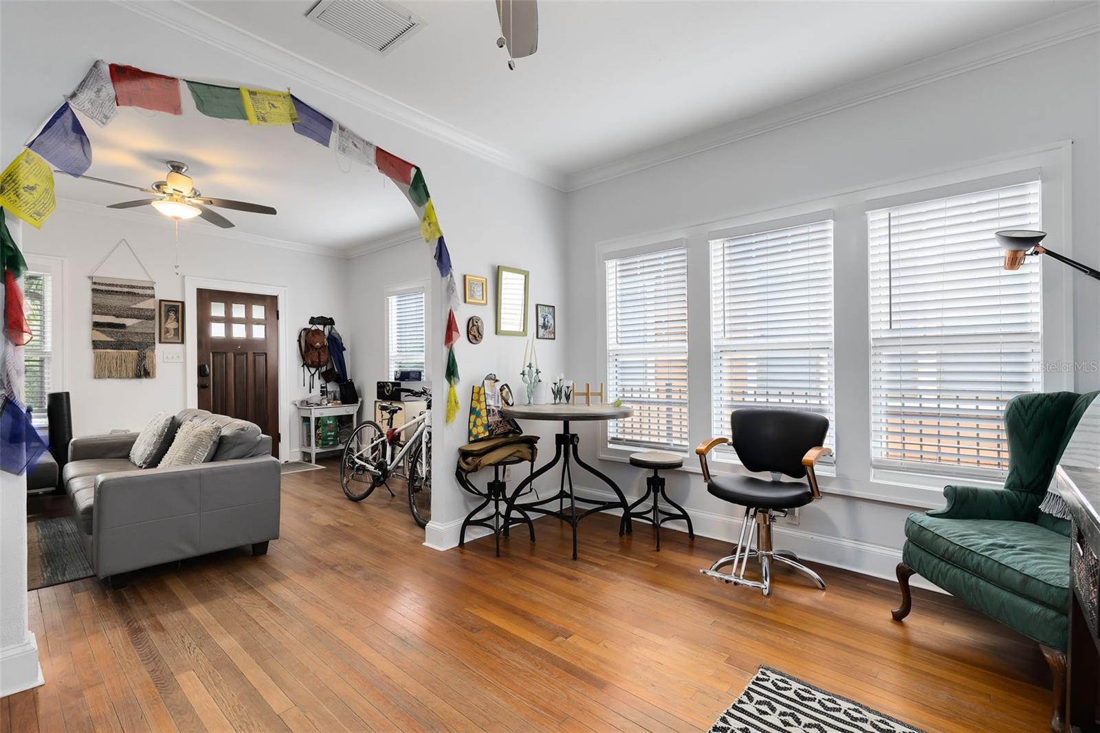 COLONIAL PARK - Residential Income