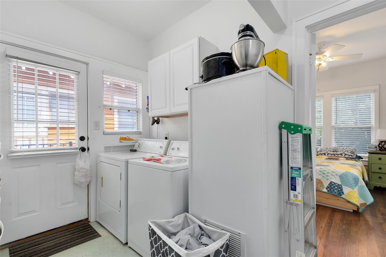 COLONIAL PARK - Residential Income