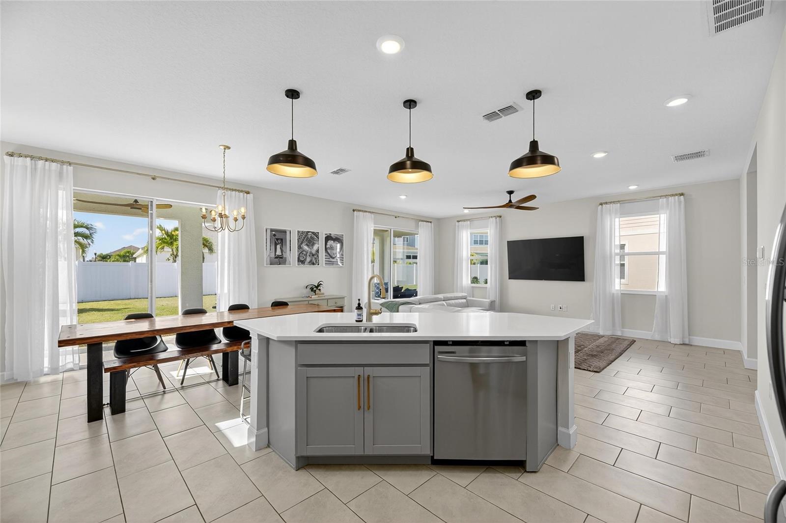 MIRABAY PRCL 8 - Residential Lease