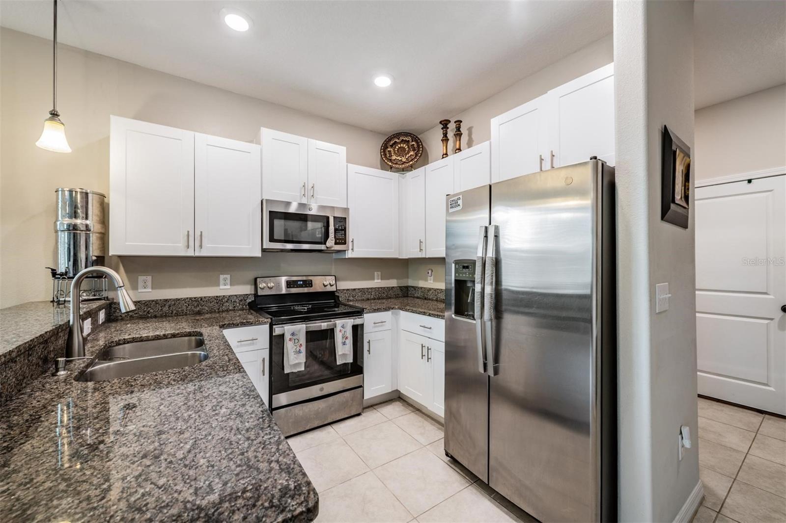 VENTANA TWNHMS AT WATERS EDGE - Residential