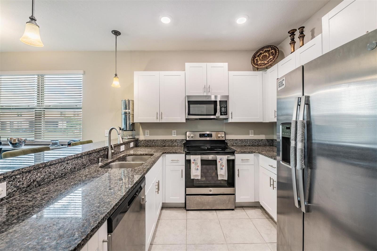 VENTANA TWNHMS AT WATERS EDGE - Residential