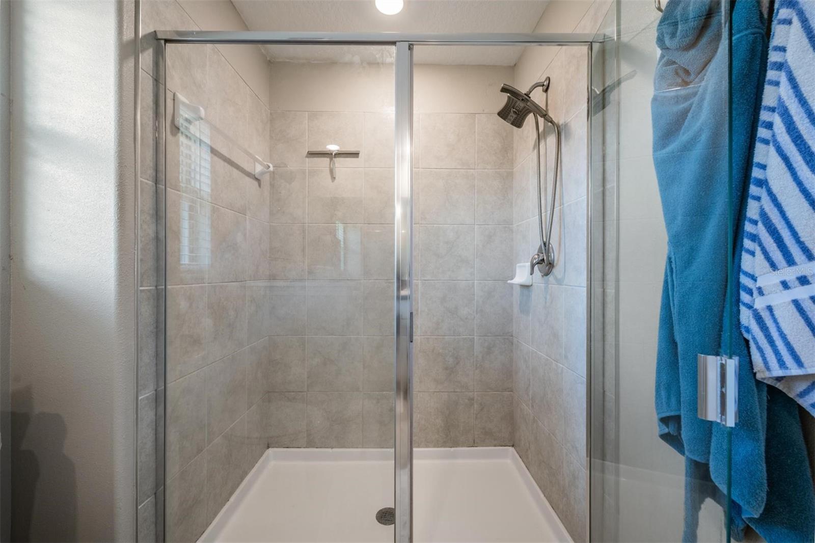 VENTANA TWNHMS AT WATERS EDGE - Residential