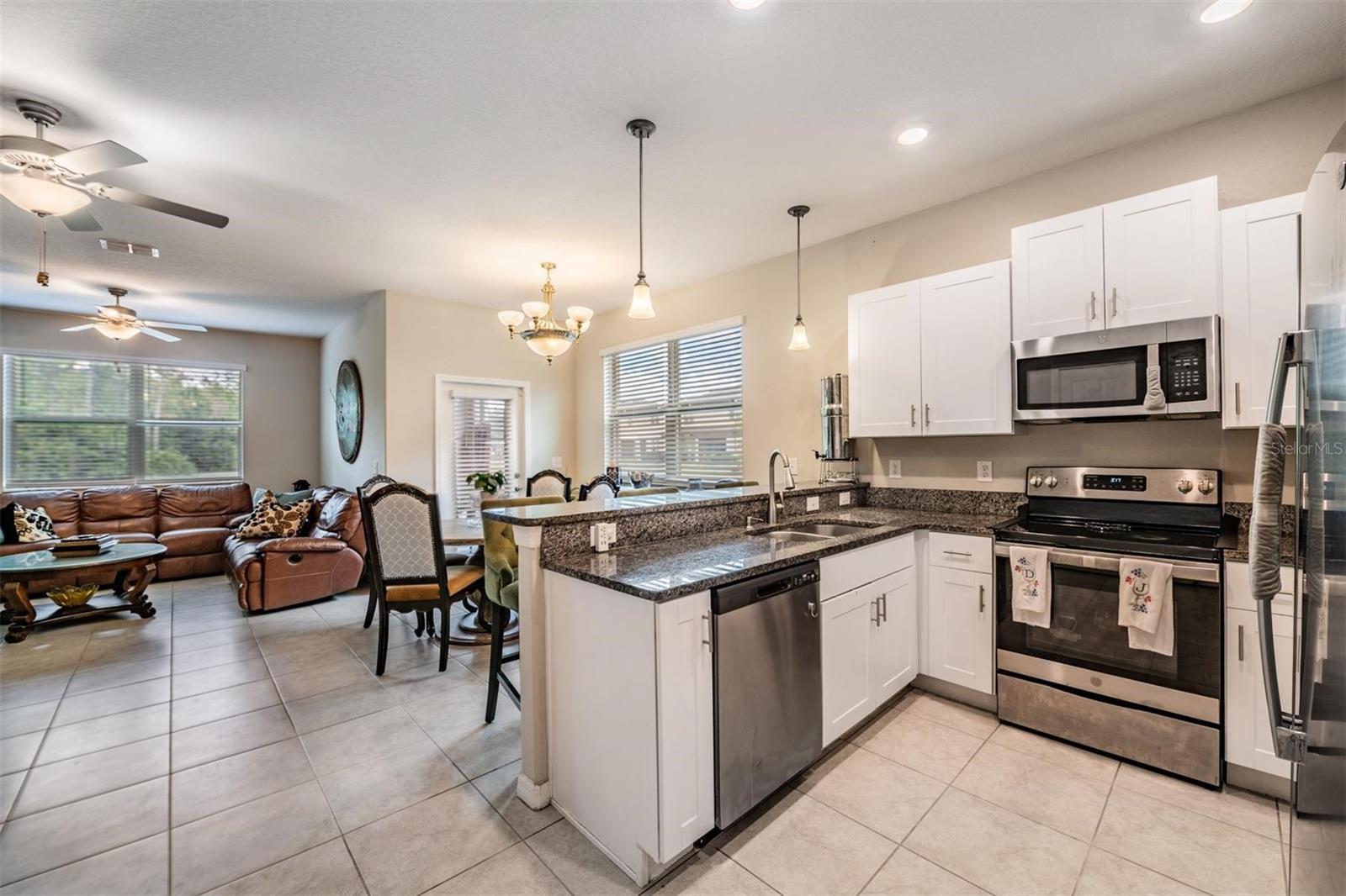 VENTANA TWNHMS AT WATERS EDGE - Residential