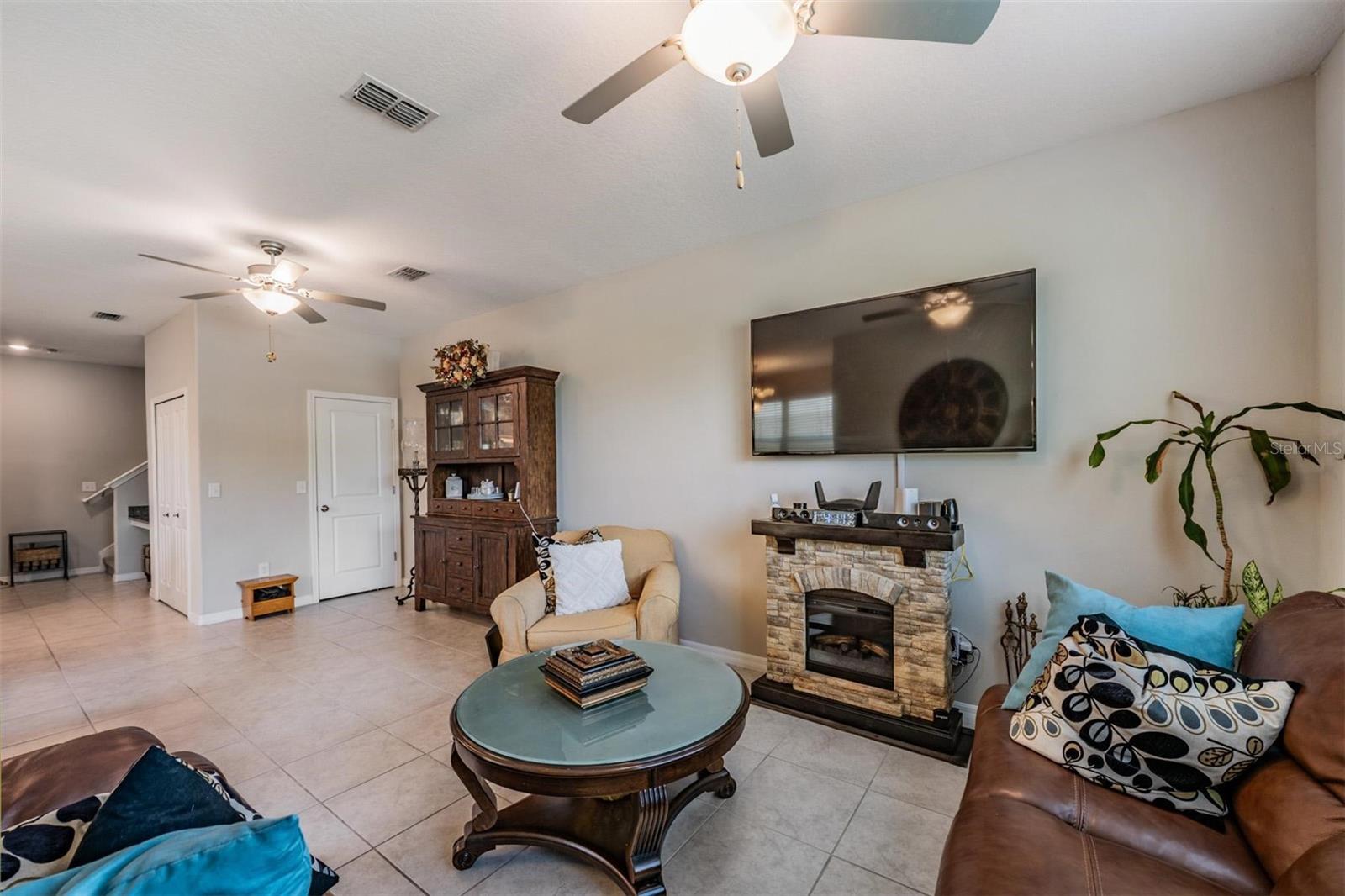VENTANA TWNHMS AT WATERS EDGE - Residential