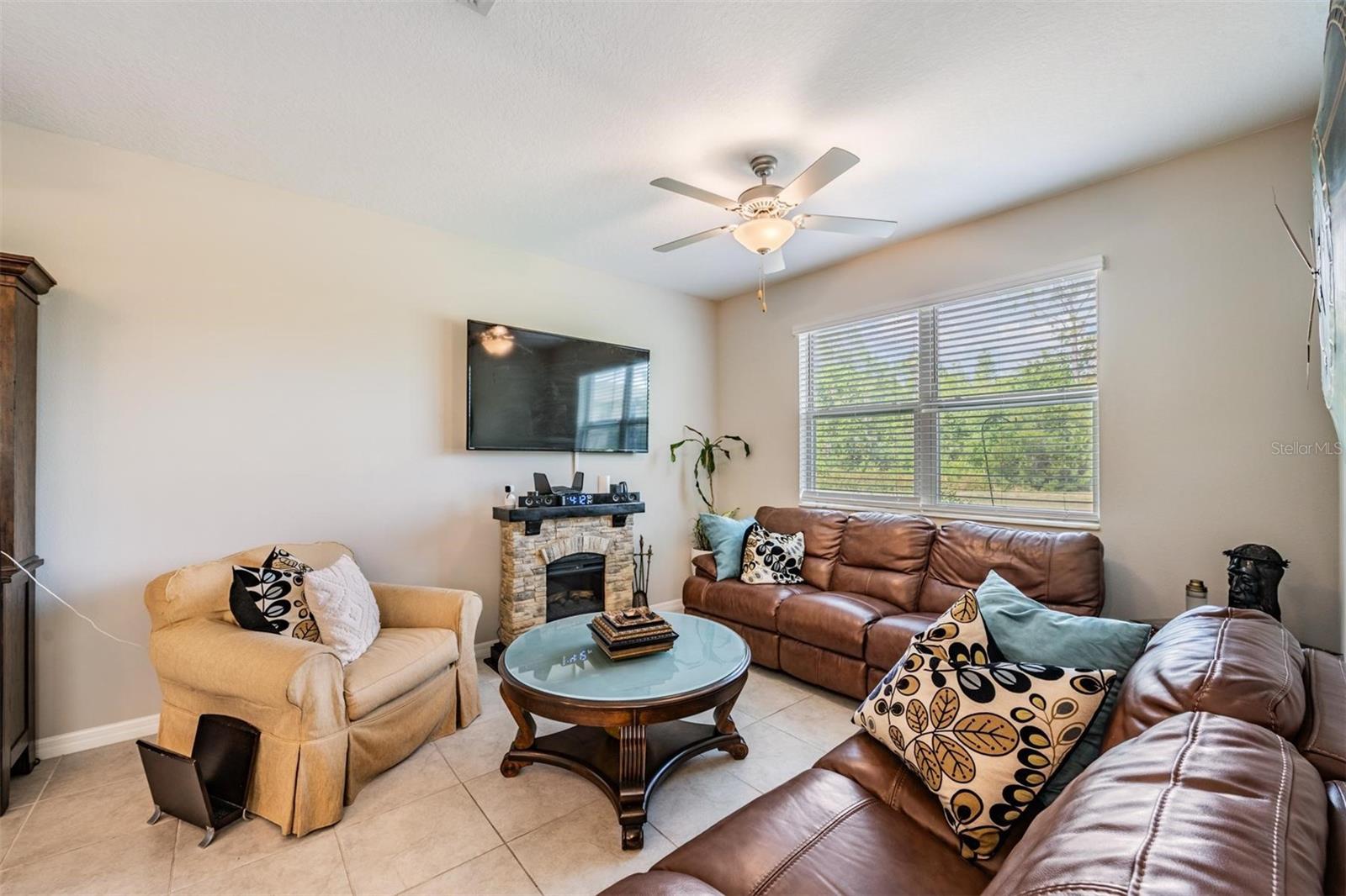 VENTANA TWNHMS AT WATERS EDGE - Residential