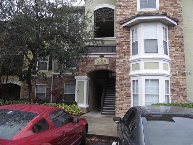 THIS IS YOUR OPPORTUNITY TO RENT A BEAUTIFUL 2BR/2BA CONDO IN COURTNEY PALMS. THIS 3RD FLOOR UNIT IS LOCATED IN BLDG 1, CLOSE TO THE CLUBHOUSE. THE CONDO FEATURES A PRIVATE SCREENED IN BALCONY OVERLOOKING A BEAUTIFUL POND & FOUNTAINW/SLIDING DOORS FROM THE MASTER BR, 2 WALK-IN CLOSETS, A COMPUTER NOOK, VAULTED CEILINGS . THIS UNIT IS A MUST SEE & WOULD APPEAL TOAN YONE LOOKING FOR AN AFFORDABLE RESORT STYLE COMMUNITY CLOSE TO ALL TAMPA HAS TO OFFER. JUST MINUTES FROM DOWNTOWN TAMPA, YBOR & CHANNELSIDE VIA THE CROSSTOWN EXPRESSWAY. COURTNEY PALMS OFFERS A RESORT STYLE POOL & HOT TUB, INDOOR BASKETBALL, INDOOR RACQUET BALL, A GYM W/A CHILDREN'S ROOM, BUSINESS CENTER, THEATER ROOM, HAMMOCKS, DOG WALKS, & MUCH MORE.