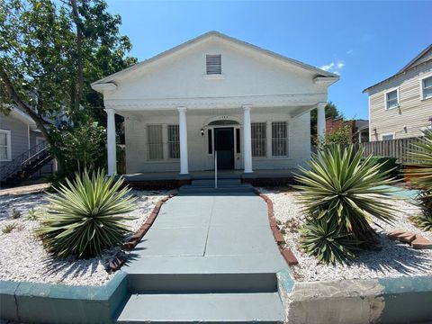 Photo of 1003 E Columbus Drive, Tampa, FL 33605 (MLS # TB8519463)