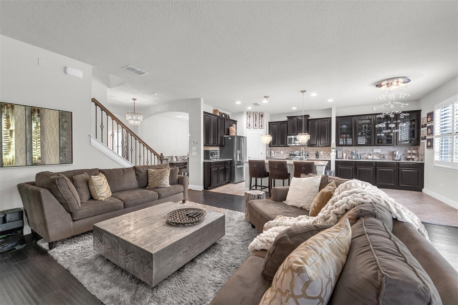 POINTE/HUNTERS CRK - Residential