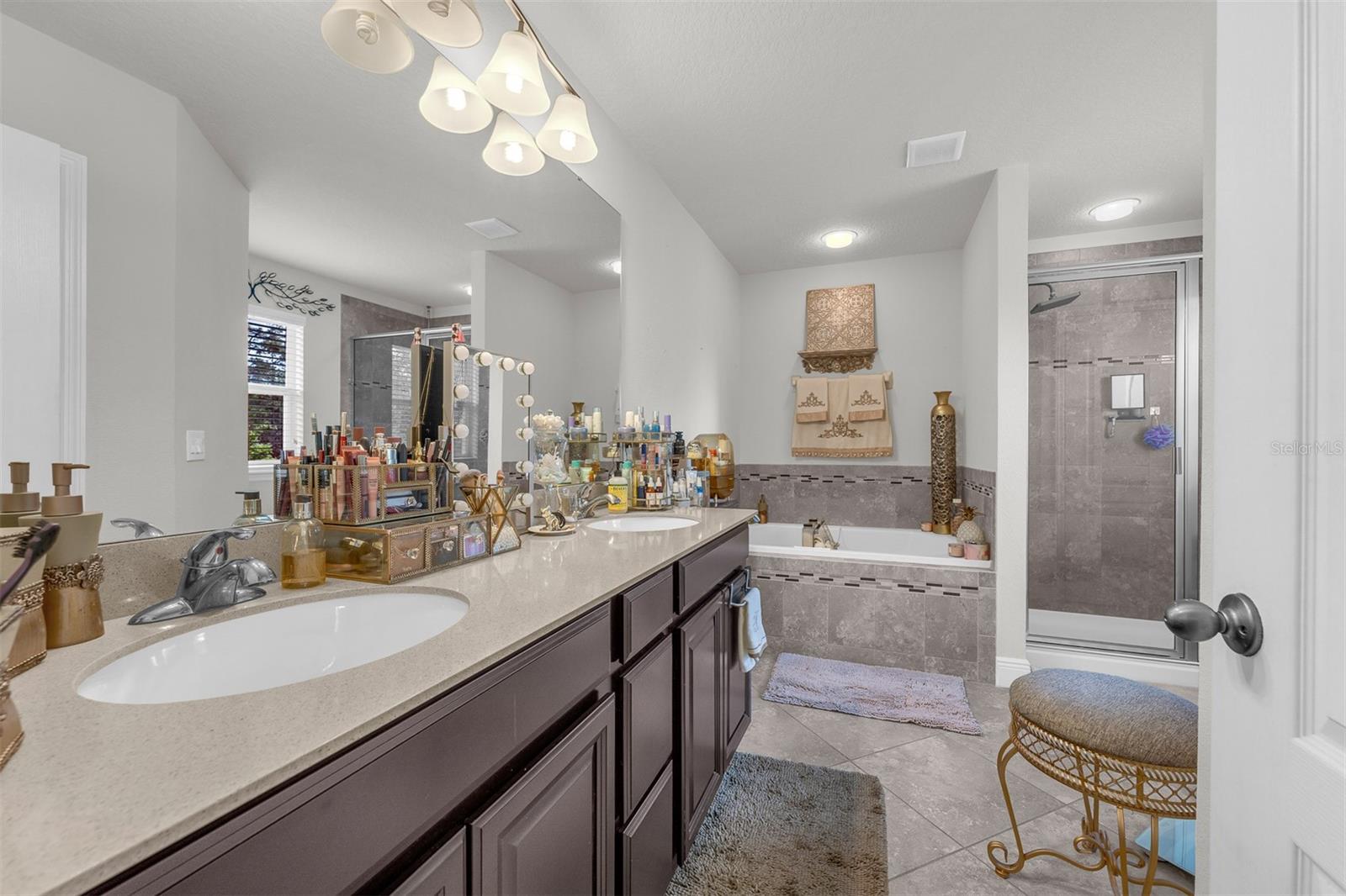 POINTE/HUNTERS CRK - Residential