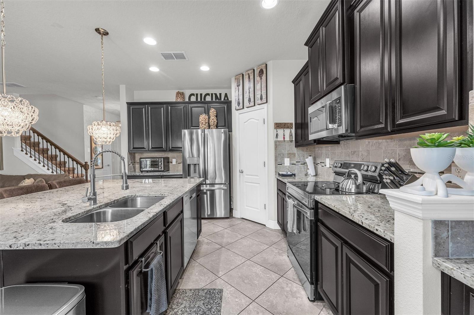 POINTE/HUNTERS CRK - Residential