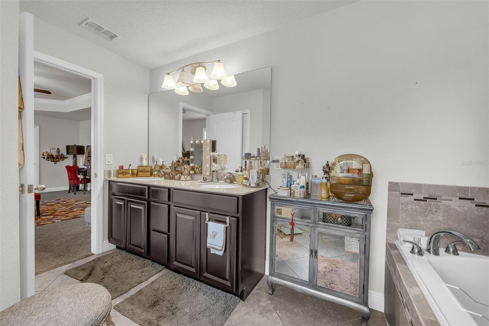 POINTE/HUNTERS CRK - Residential