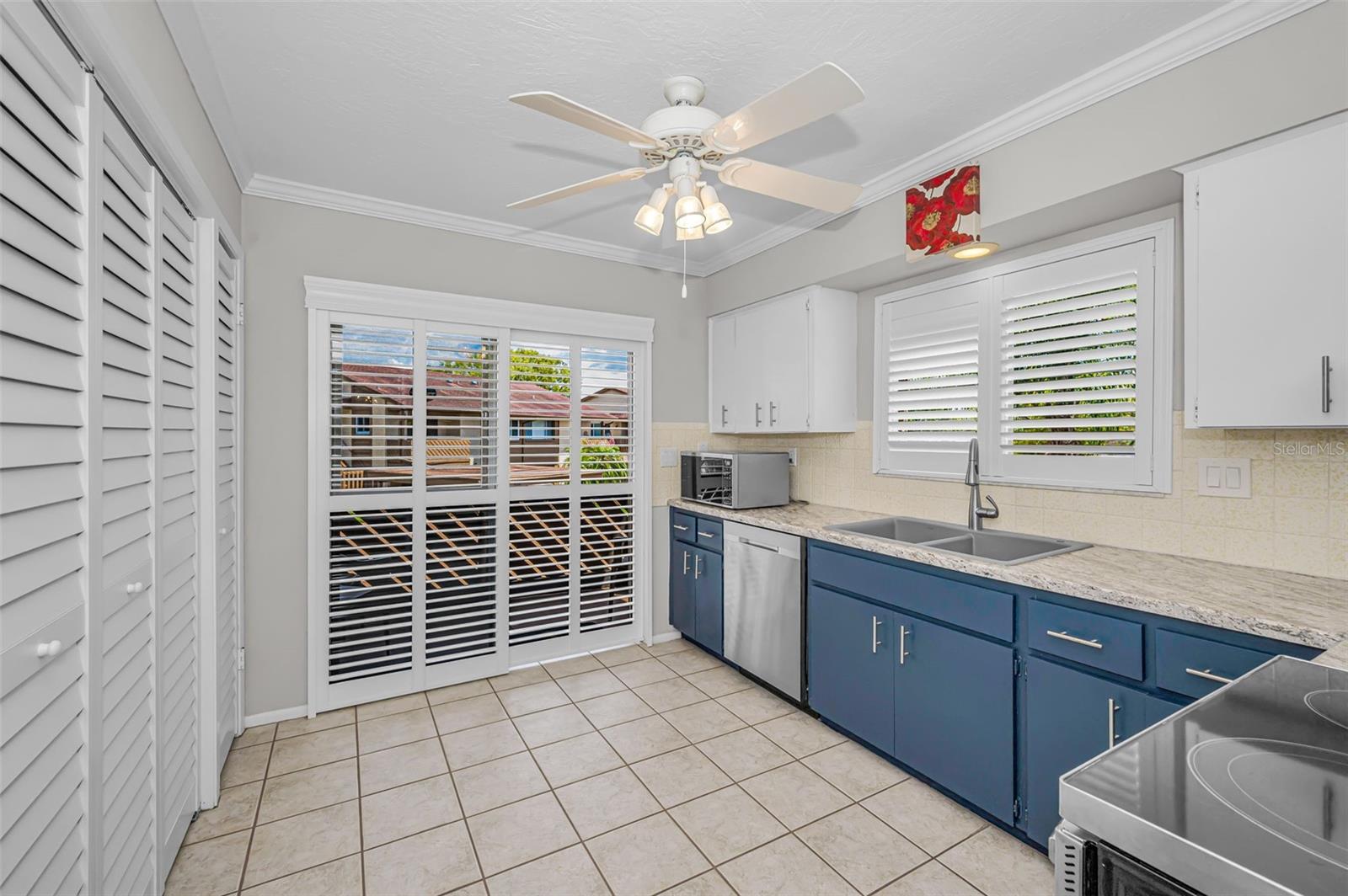 BEACON LAKES CONDO 05 - Residential