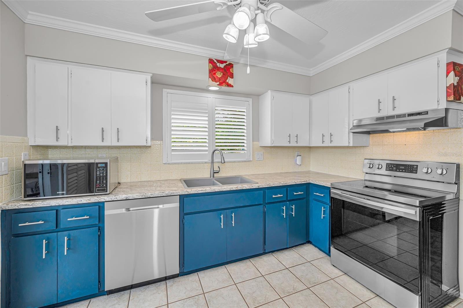 BEACON LAKES CONDO 05 - Residential