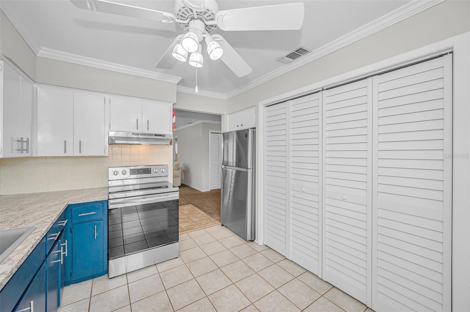 BEACON LAKES CONDO 05 - Residential