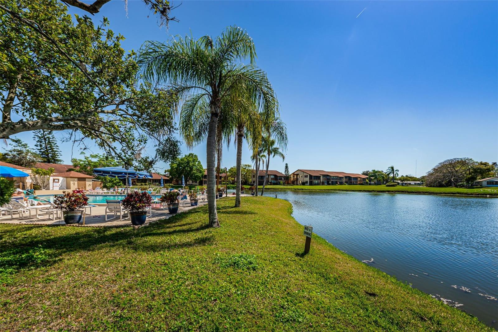BEACON LAKES CONDO 05 - Residential