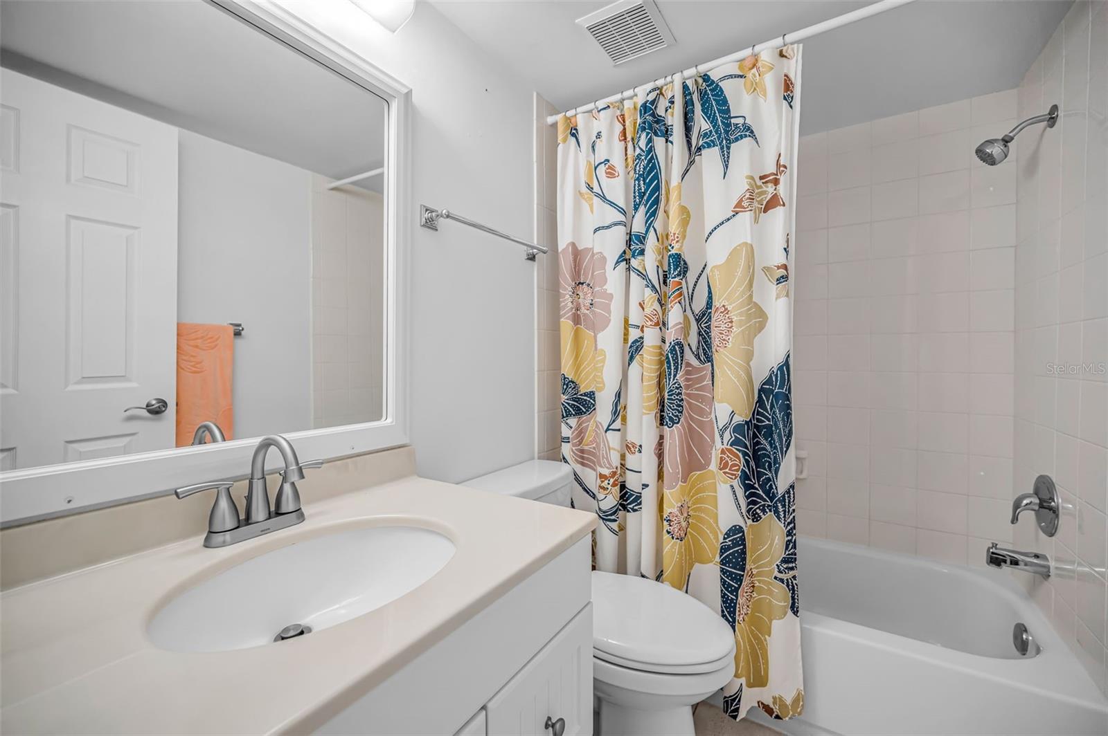 BEACON LAKES CONDO 05 - Residential