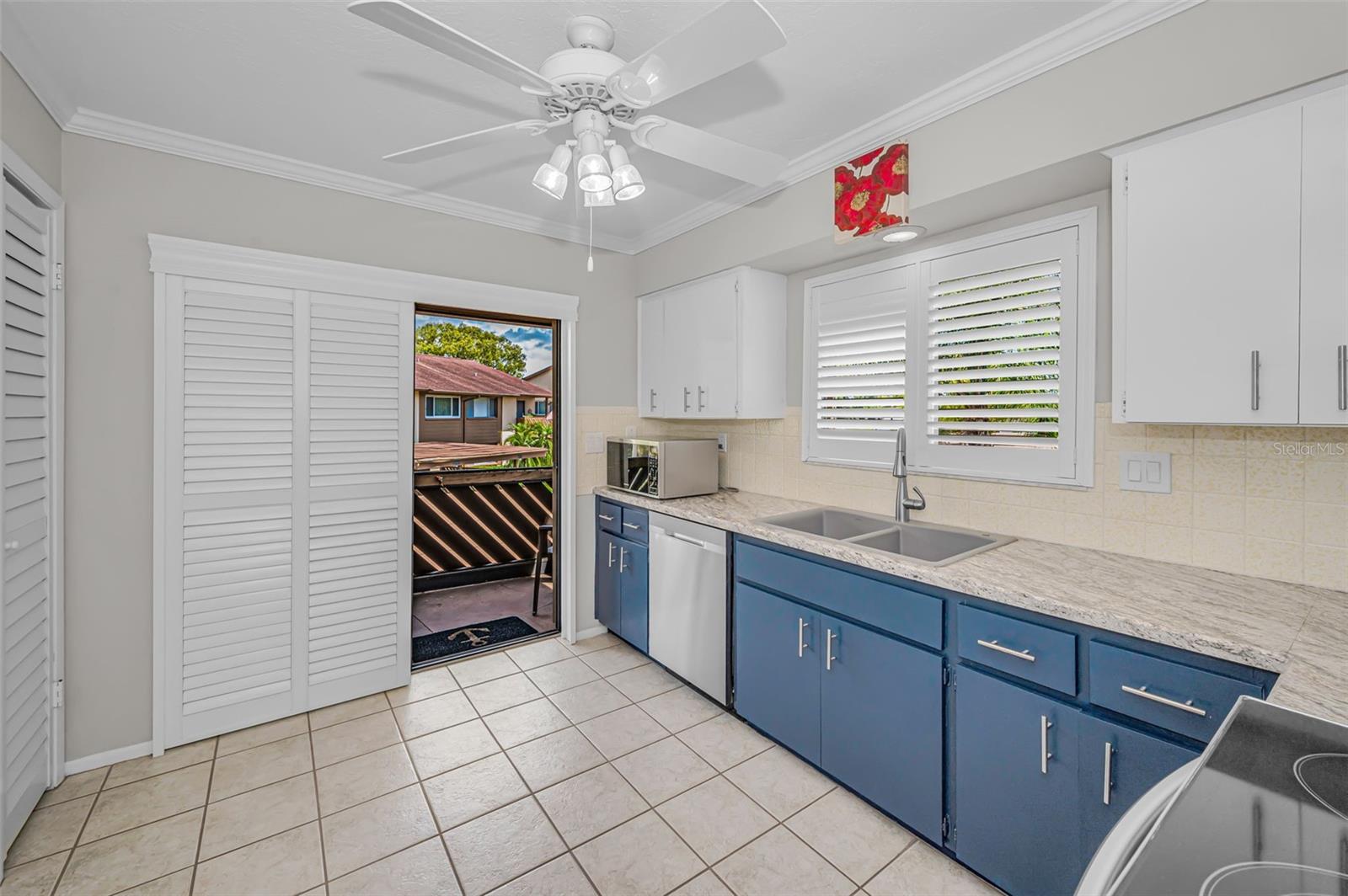 BEACON LAKES CONDO 05 - Residential
