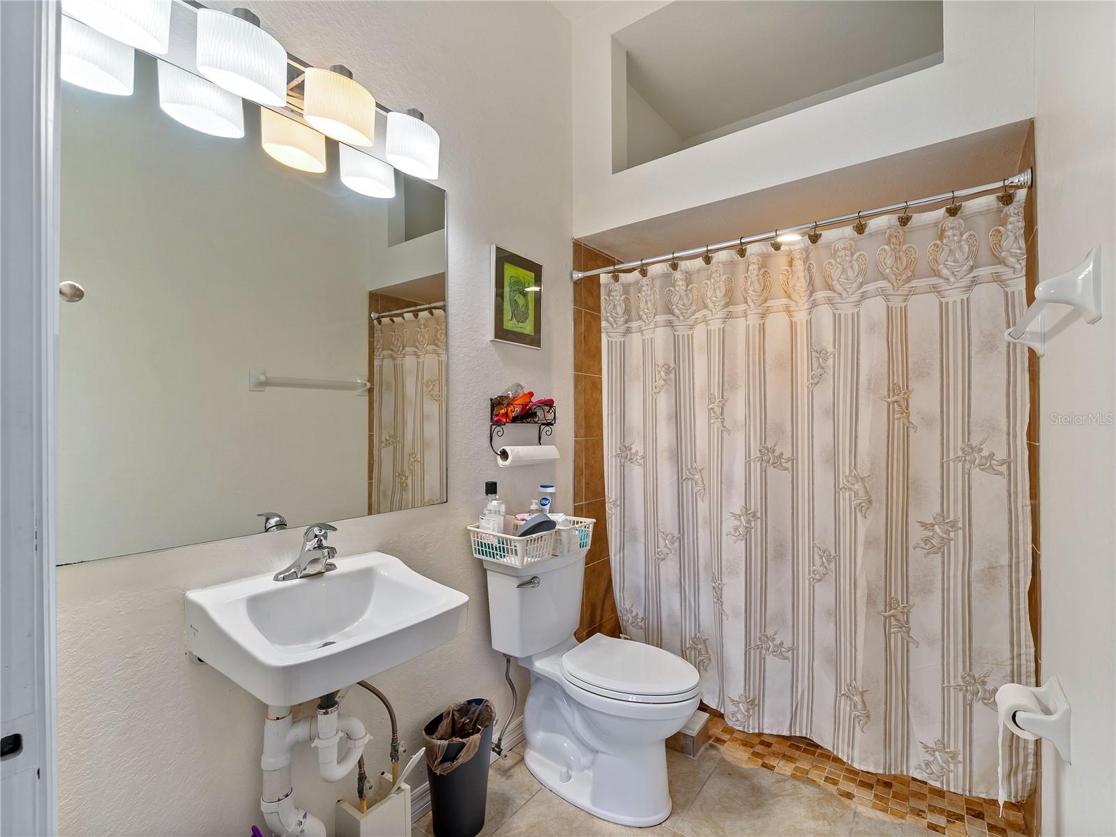 AUBURN WOODS - Residential