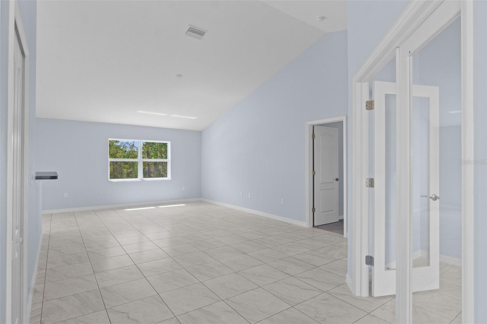 ROYAL HIGHLANDS - Residential