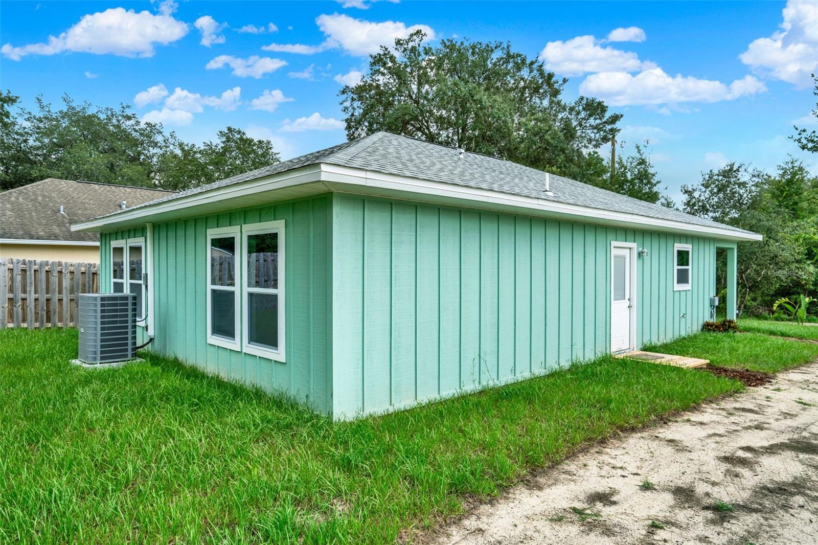 CARLTON VILLAGE PARK - Residential
