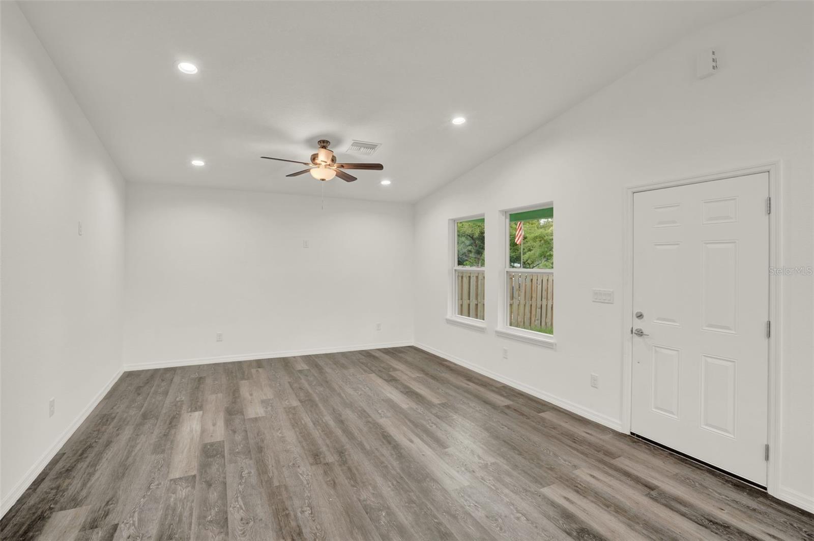 CARLTON VILLAGE PARK - Residential