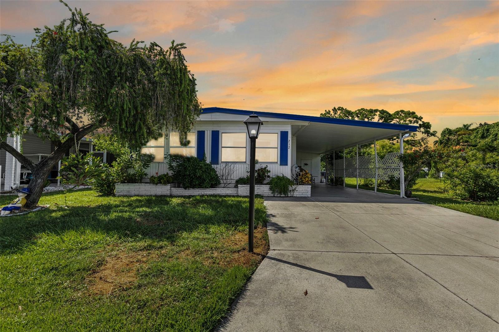 212 LA COSTA
