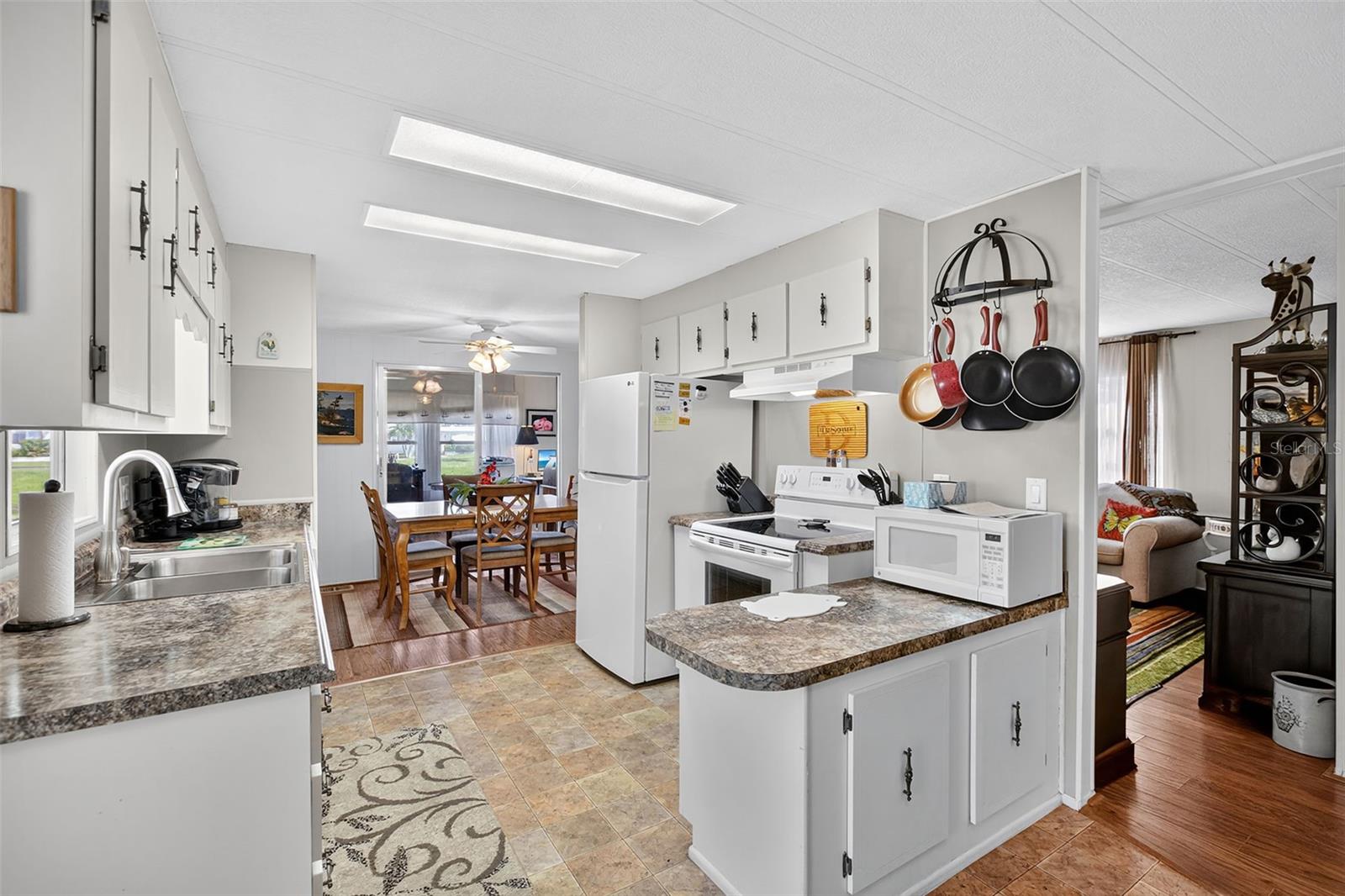 LA CASA MHP CO-OP - Residential