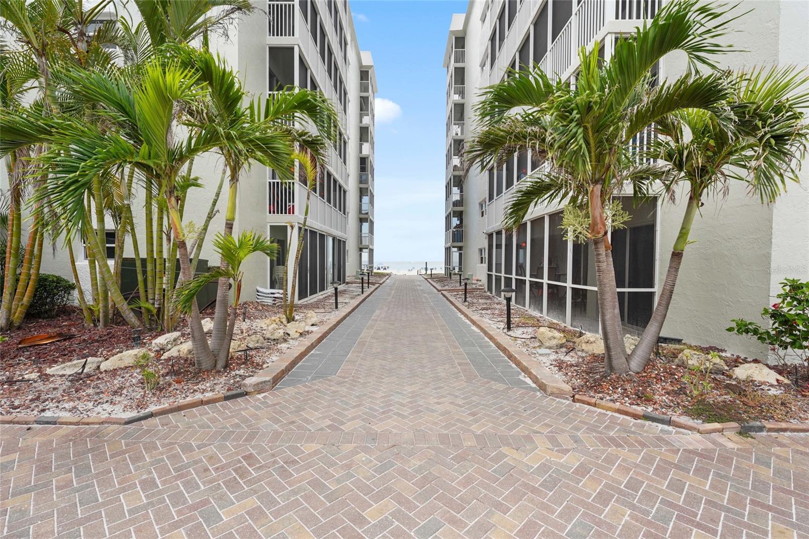 CRESCENT ARMS - Residential