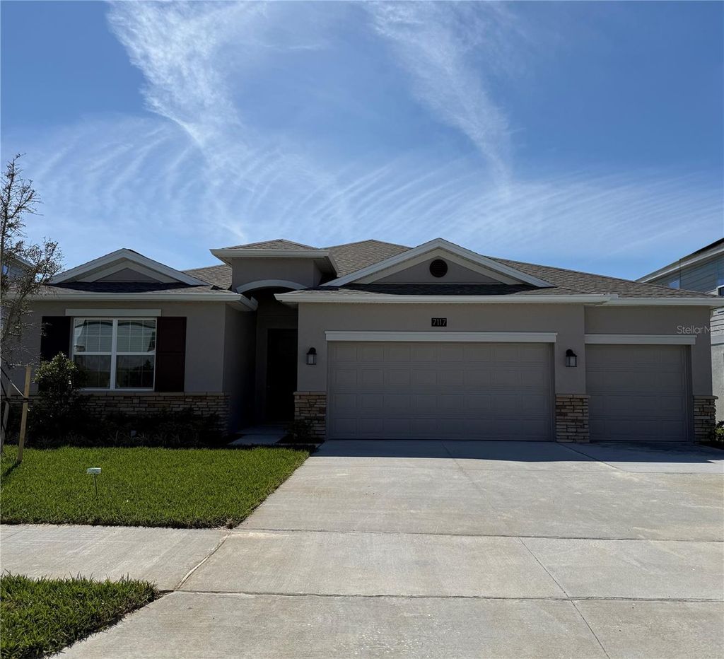 Photo of 7117 Dilly Lake Avenue, Groveland, FL 34736 (MLS # S5140906)