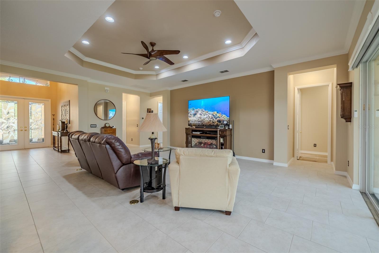 VALENCIA LAKES - Residential