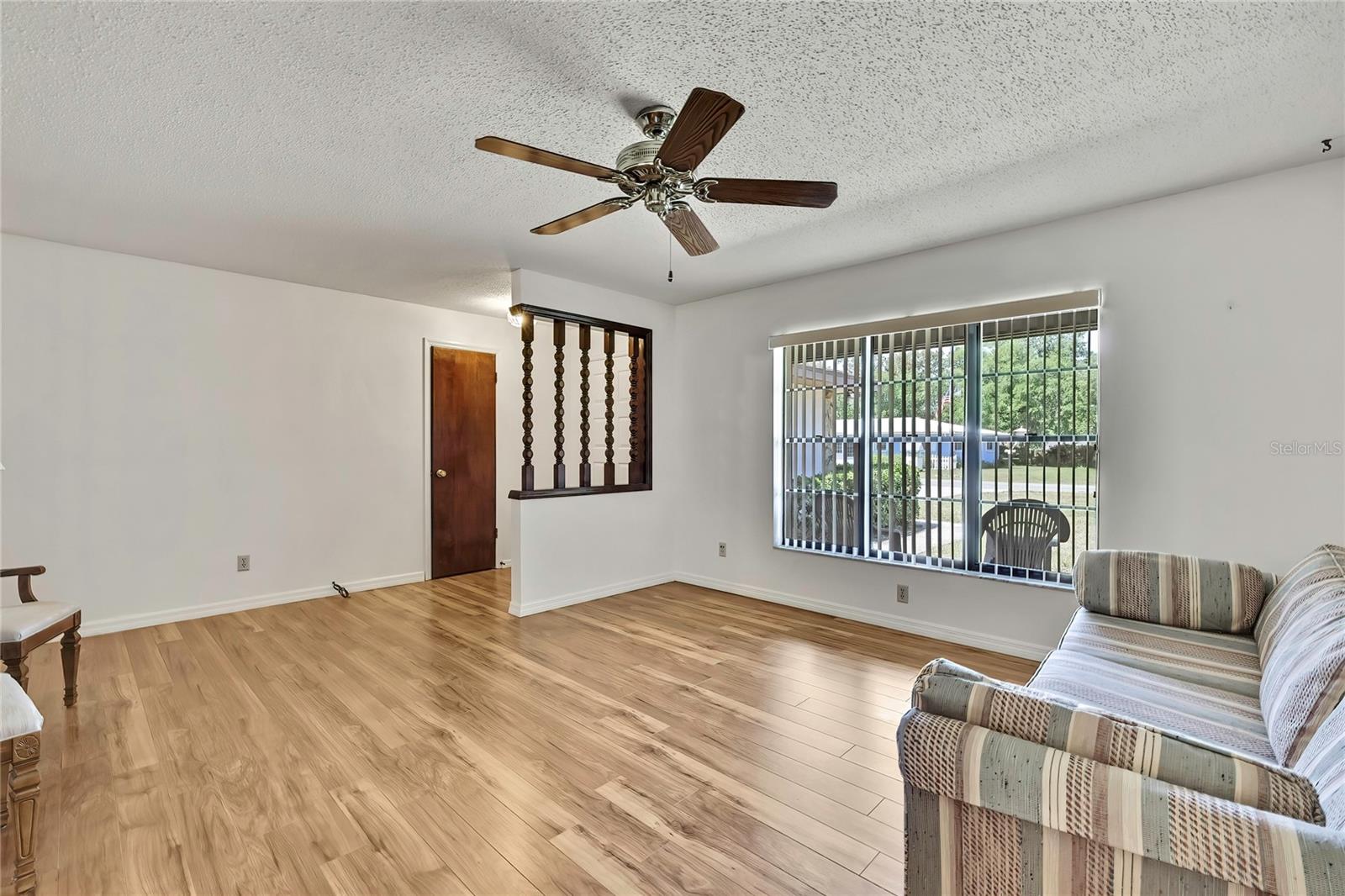 883 N HOLLYWOOD CIRCLE