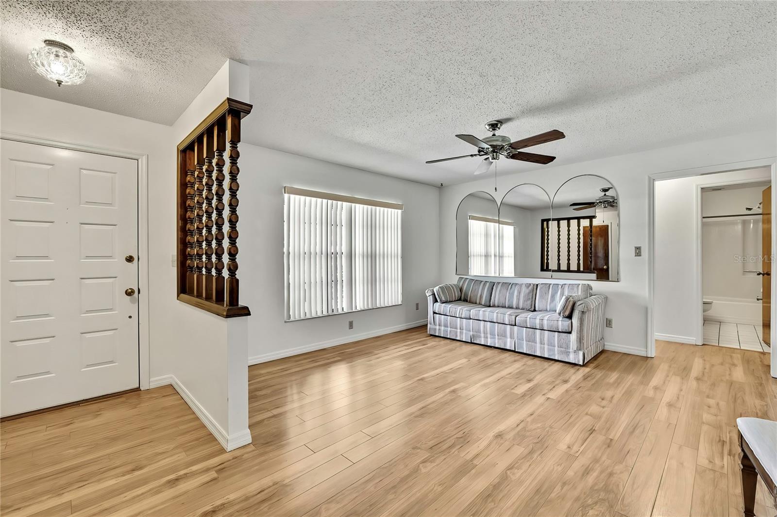 883 N HOLLYWOOD CIRCLE