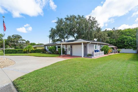 A home in SEMINOLE