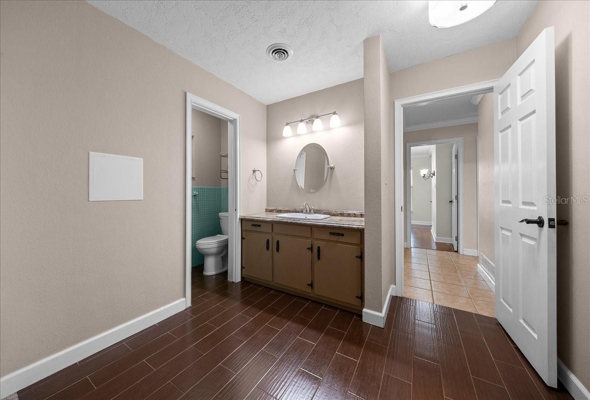 SHERWOOD FOREST - Residential