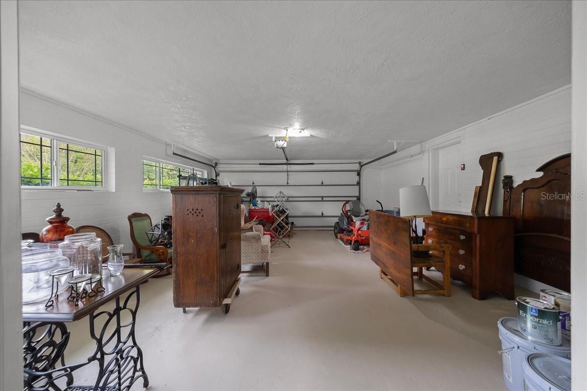 SHERWOOD FOREST - Residential