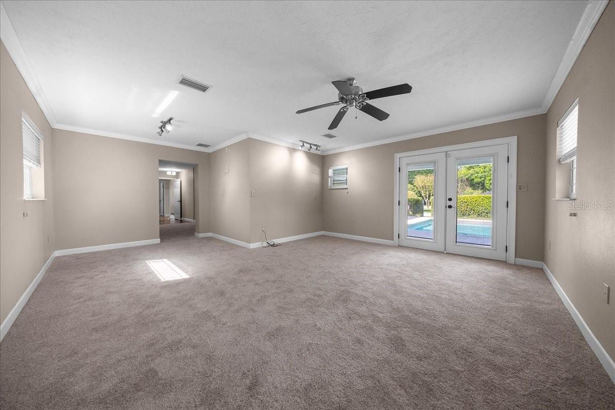 SHERWOOD FOREST - Residential