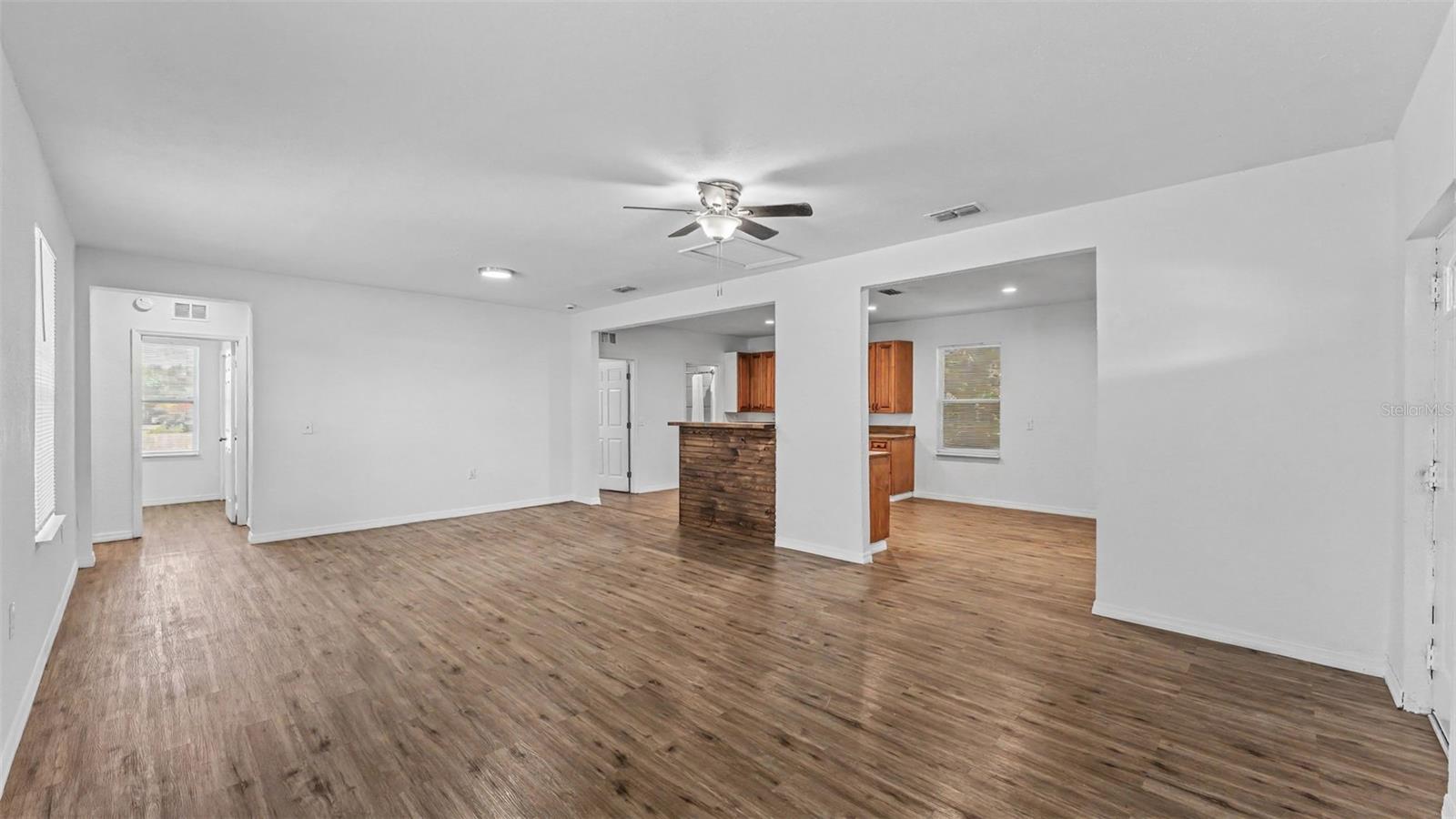 2409 W PARKER STREET