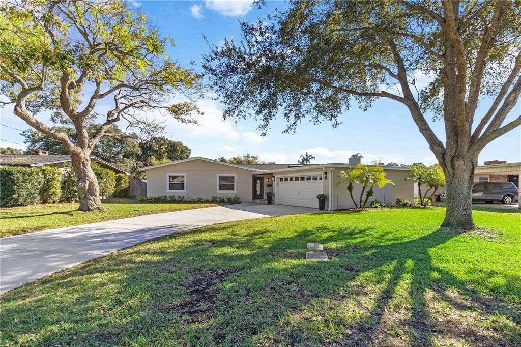 Photo of 3911 Venice Drive, Orlando, FL 32806 (MLS # O6377815)