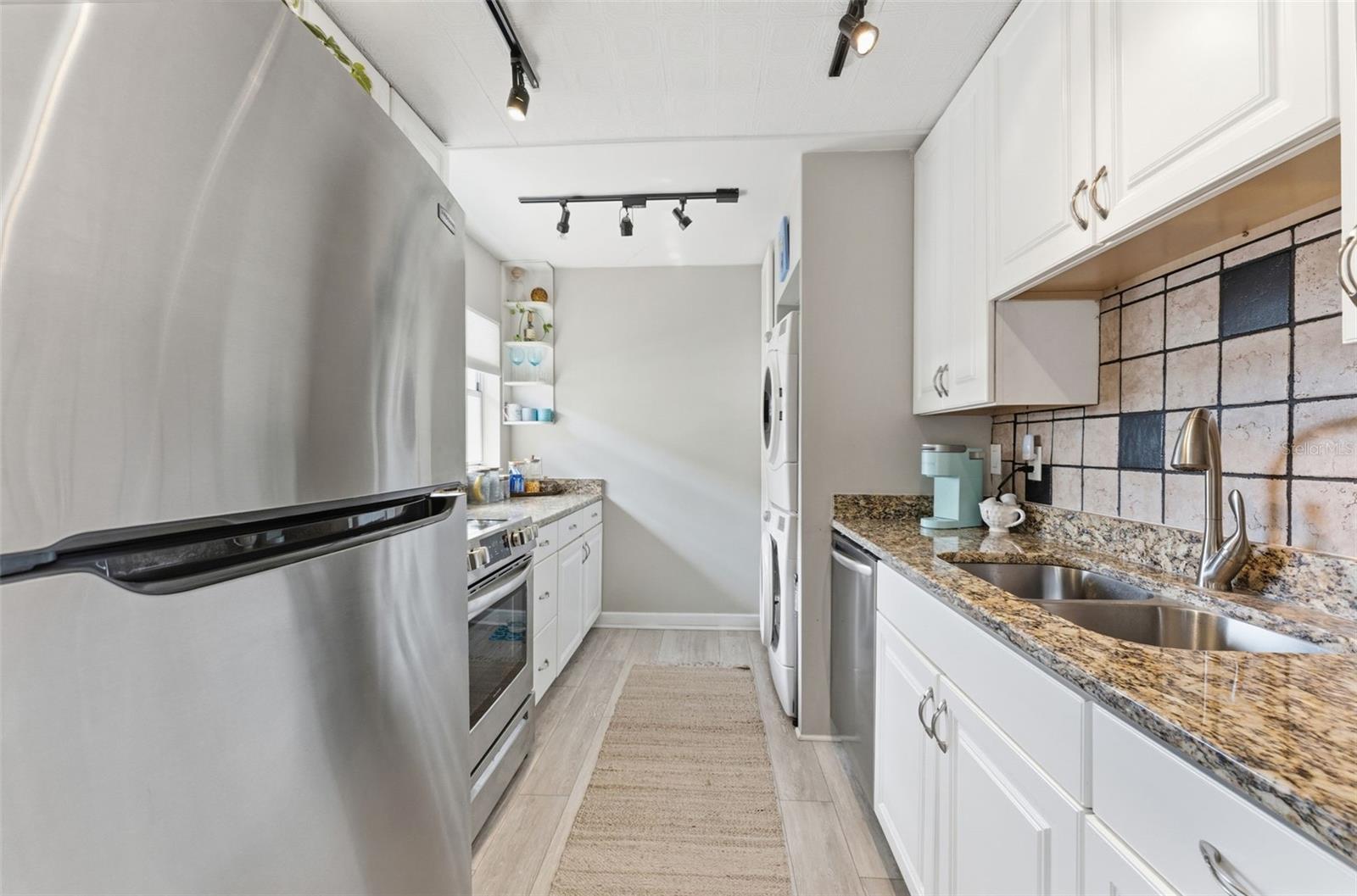 HILL CREST VILLAS - Residential