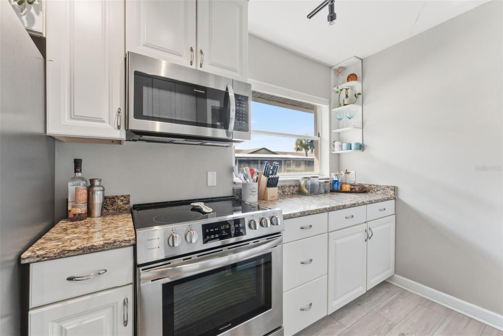 HILL CREST VILLAS - Residential