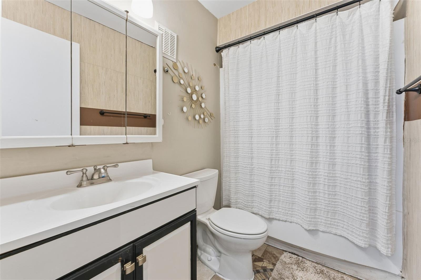 HILL CREST VILLAS - Residential