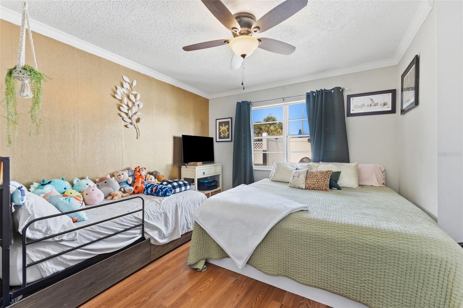 HILL CREST VILLAS - Residential