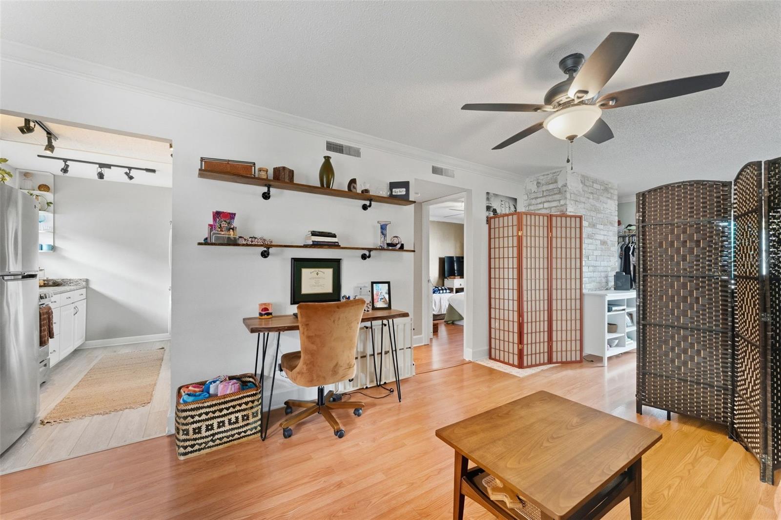 HILL CREST VILLAS - Residential