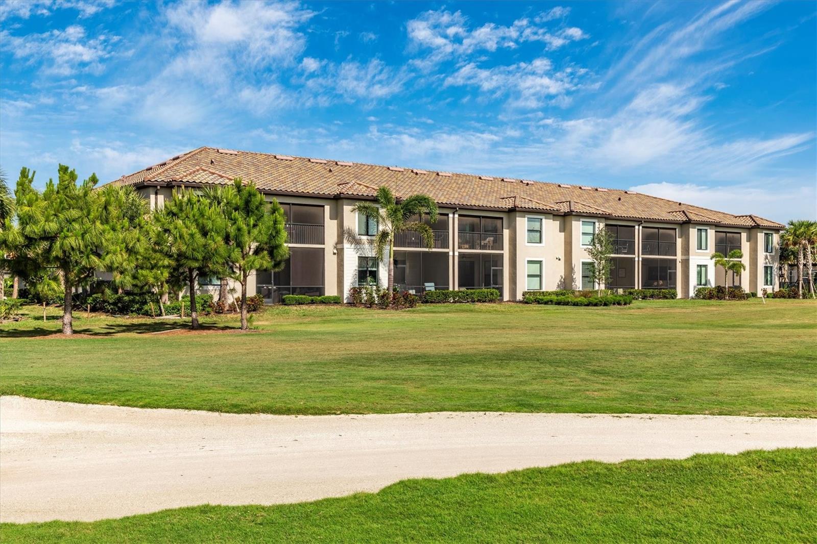 VERANDA VI AT LAKEWOOD NATIONAL PH II - Residential Lease