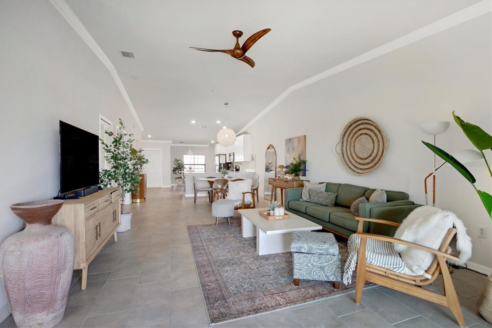 VERANDA VI AT LAKEWOOD NATIONAL PH II - Residential Lease