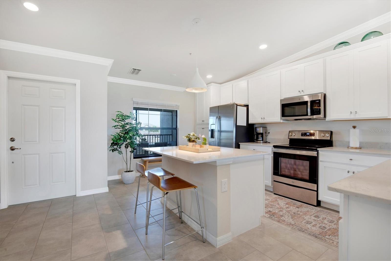 VERANDA VI AT LAKEWOOD NATIONAL PH II - Residential Lease
