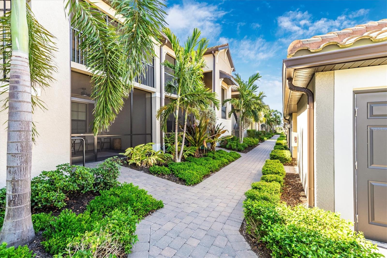 VERANDA VI AT LAKEWOOD NATIONAL PH II - Residential Lease