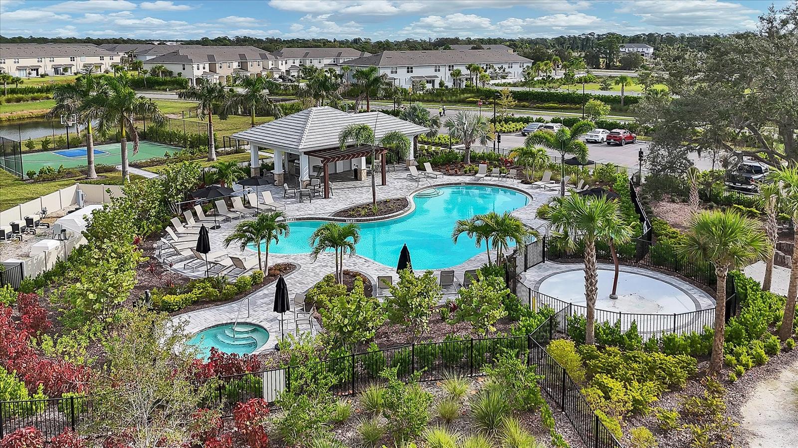 THE TOWNHOMES AT PALERMO - Residential