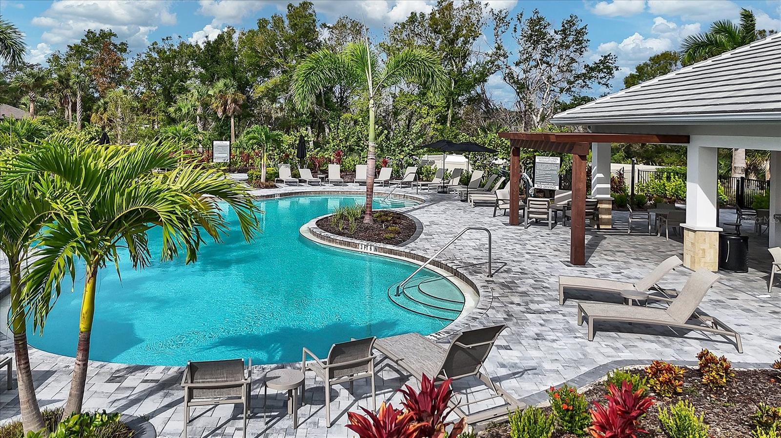 THE TOWNHOMES AT PALERMO - Residential