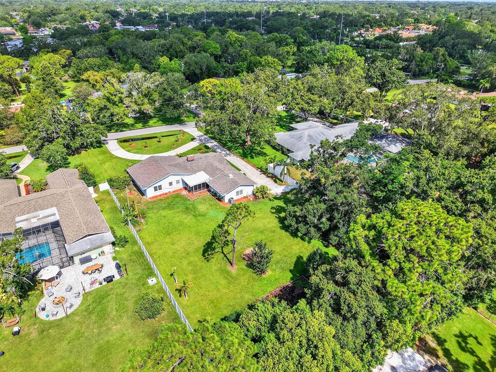 1647 ROBIN HOOD LANE